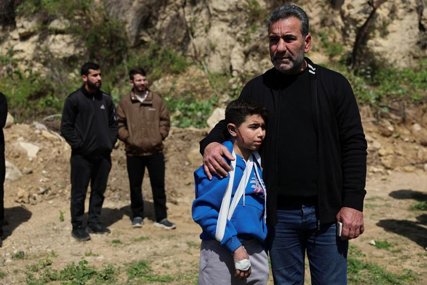 Írán rekrutuje děti do bezpečnostních složek. Smrt 11letého Alírezy ukazuje, že nejde o nic nového