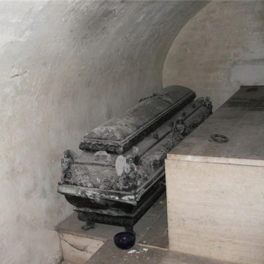 Rakev zemřelé hraběnky dorazila na zámek zapečetěná.