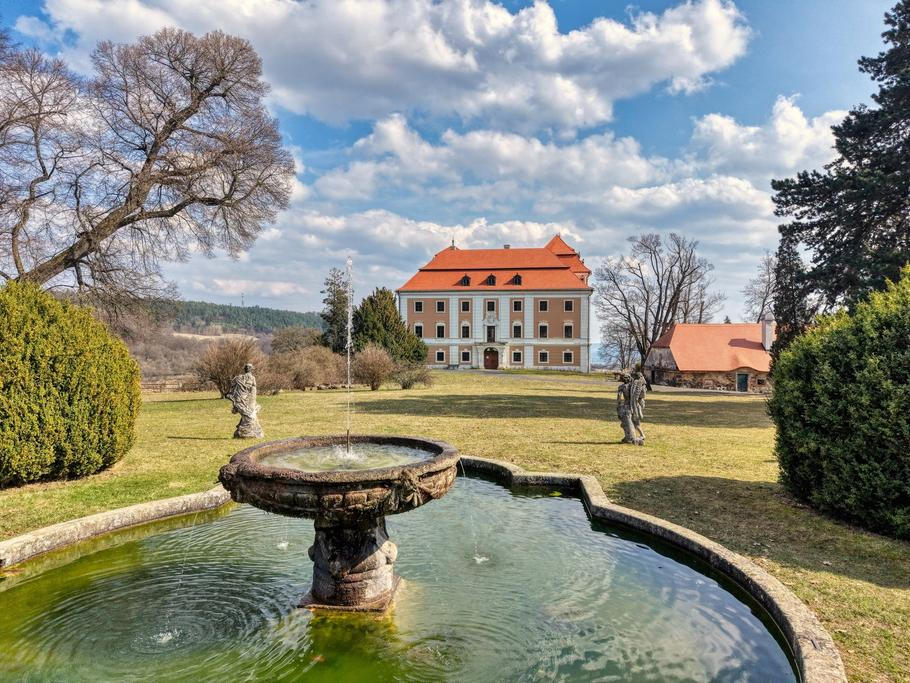 Když Wilhelmina opouštěla Valeč, netušila, že se zpět vrátí v zapečetěné rakvi.