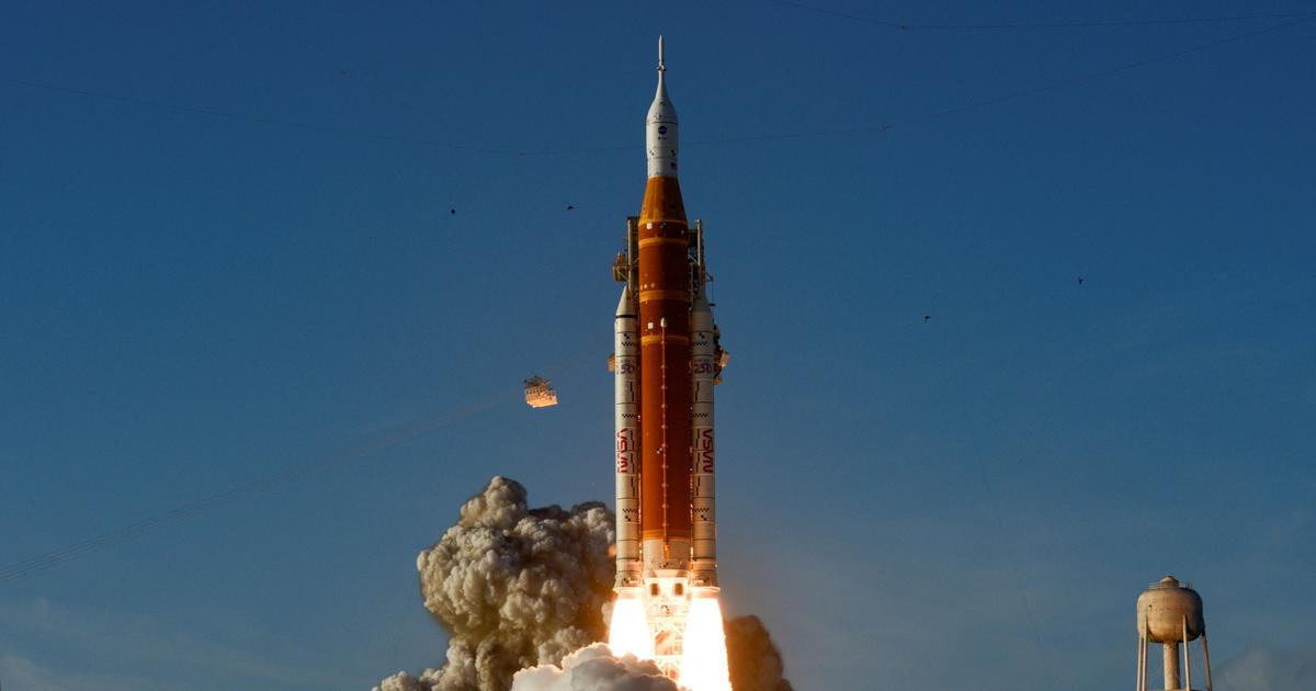 Loď NASA s posádkou po úspěšném startu míří po půlstoletí k Měsíci