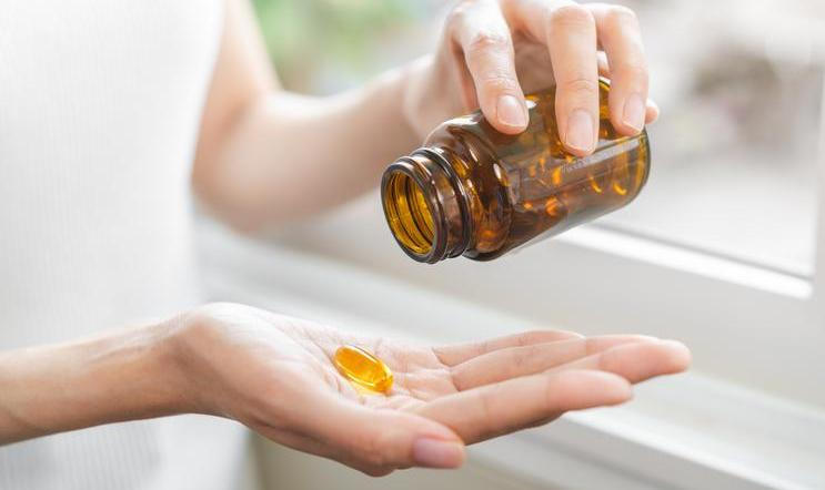 Dietary,Supplement,Concept,,Happy,Asian,Young,Woman,Hand,Holding,Fish