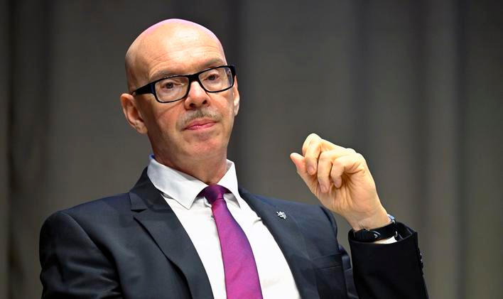 Ministr kultury Oto Klempíř (za Motoristy).