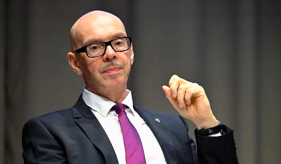 Ministr kultury Oto Klempíř (za Motoristy).