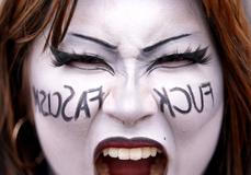 Škoda tyhle fotky minout: jízda na oslu, největší svátky nebo oranžový ostrov 