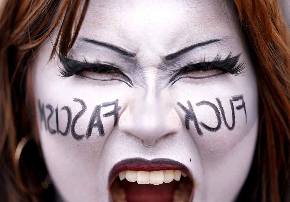 Škoda tyhle fotky minout: jízda na oslu, největší svátky nebo oranžový ostrov 