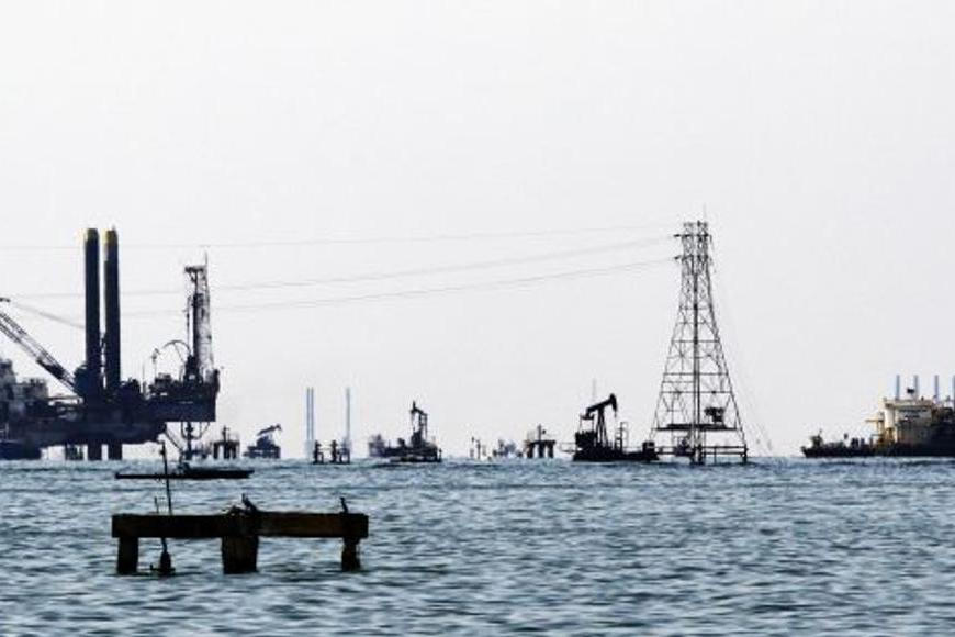 Rusko bude muset snížit těžbu ropy, ukrajinské útoky vyřadily část exportních kapacit