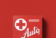 Autolékárničky u nás začaly být povinnou výbavou ve druhé polovině dvacátého století. Tato v Československu platila za opravdu kvalitní.