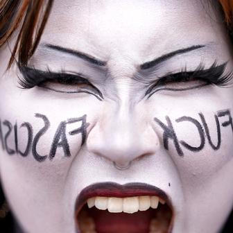 Škoda tyhle fotky minout: jízda na oslu, největší svátky nebo oranžový ostrov 