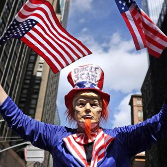 Škoda tyhle fotky minout: jízda na oslu, největší svátky nebo oranžový ostrov 