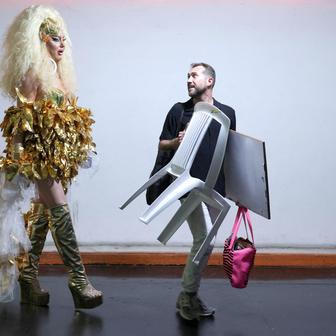 Škoda tyhle fotky minout: jízda na oslu, největší svátky nebo oranžový ostrov 