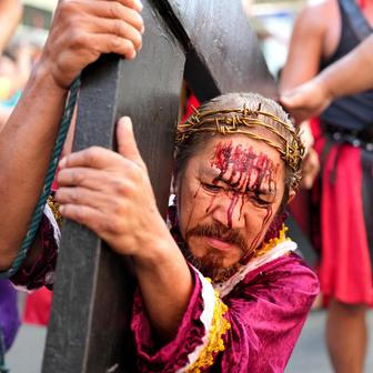 Škoda tyhle fotky minout: jízda na oslu, největší svátky nebo oranžový ostrov 