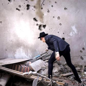 Škoda tyhle fotky minout: jízda na oslu, největší svátky nebo oranžový ostrov 