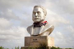 Škoda tyhle fotky minout: jízda na oslu, největší svátky nebo oranžový ostrov 