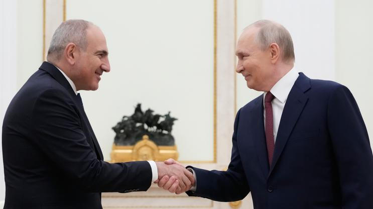 Arménský premiér Nikola Pašinjan a ruský prezident Vladimir Putin.
