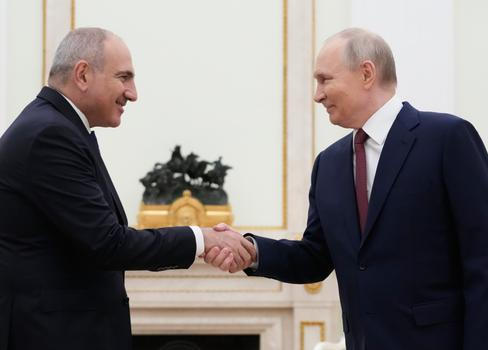 Arménský premiér Nikola Pašinjan a ruský prezident Vladimir Putin.