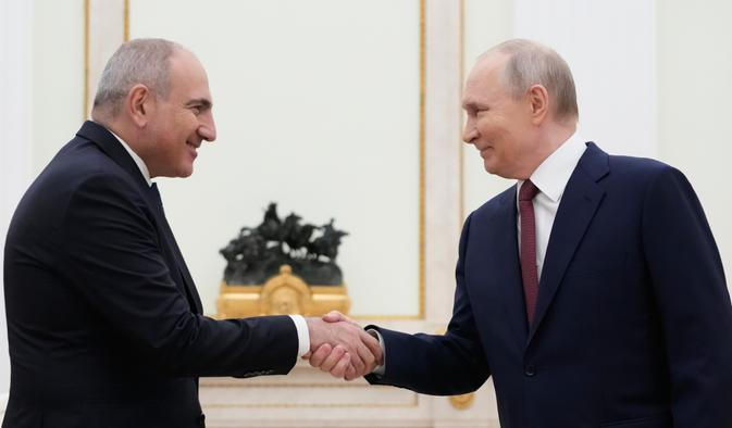 Arménský premiér Nikola Pašinjan a ruský prezident Vladimir Putin.