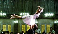 Patrick Swayze se o své herecké kolegyni Jennifer Grayové ve své autobiografii The Time of My Life vyjádřil, že pro něj byla během natáčení Hříšného tance dennodenní komplikací.