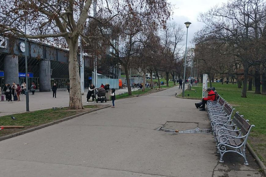 „Tady to doj*bali.“ Na hlavním nádraží v Praze se objevila nepřátelská architektura