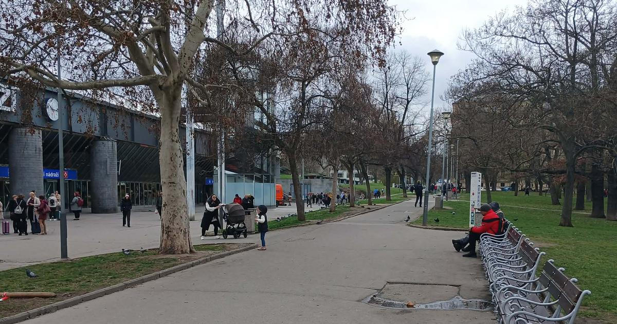 „Tady to doj*bali.“ Na hlavním nádraží v Praze se objevila nepřátelská architektura