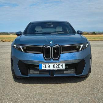 Přitom je to překvapivě dostupný prémiový elektromobil: v základu vychází na 1 725 100 korun.