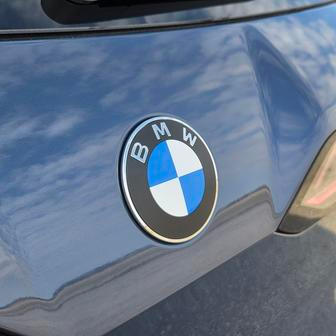 Žádné nápisy jako konkurence, modrobílá vrtule je věčná.