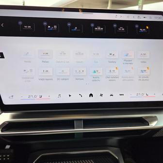 Co bude Panoramic Vision zobrazovat, si navolíte v menu palubního systému.