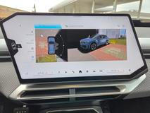 360stupňová kamera je součástí volitelného paketu, standardně má iX3 „jen“ couvací kameru.