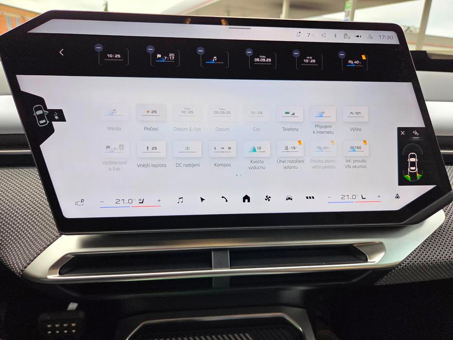 Co bude Panoramic Vision zobrazovat, si navolíte v menu palubního systému.