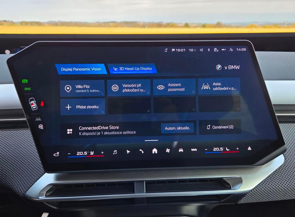 Když přejedete po displeji dolů – třeba jako u chytrého telefonu – zobrazí se jednoduché zkratky i pro vypnutí třeba sledování únavy řidiče. Kamera je ale nastavená tak citlivě, že za celou dobu testu asistent ani jednou nezapípal.