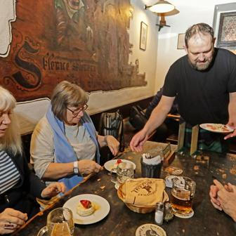 Hostinec, U černého vola, Josef Vomáčka, Předseda Spolku Hostince U černého vola, 