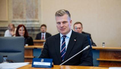 Schůze vlády, Filip Turek