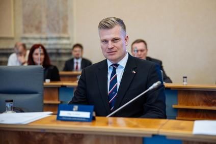 Schůze vlády, Filip Turek