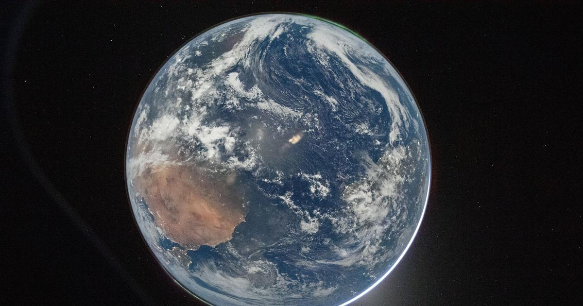 Vesmírná mise Artemis II je za polovinou trasy k Měsíci. NASA zveřejnila její snímky Země