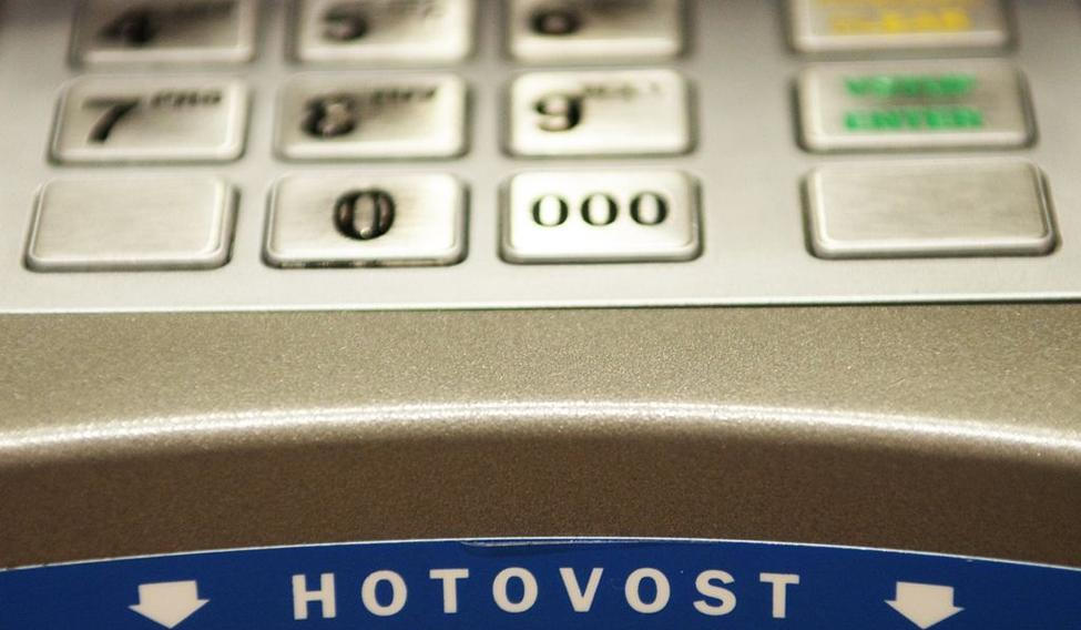 Bankomat, výběr hotovosti, ilustrační foto