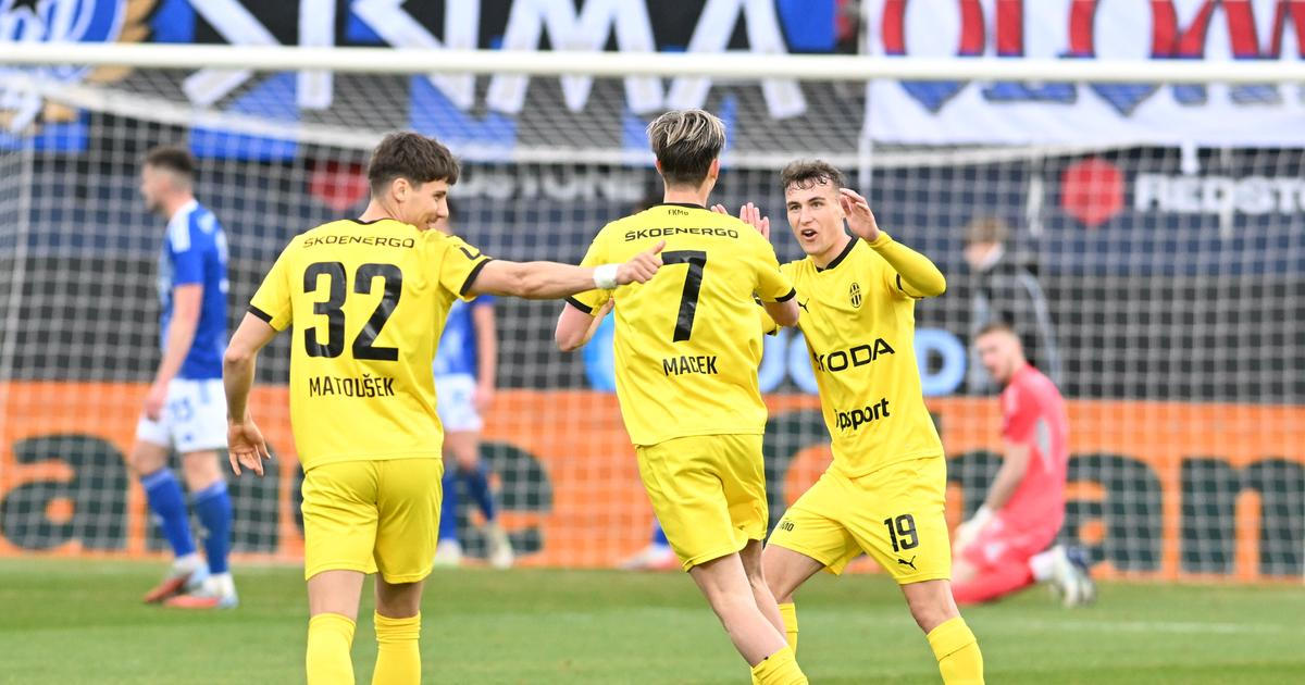 Fotbalová paráda v Olomouci. Tečku za finišem Sigmy odmítl VAR, pak přišla krutá rána