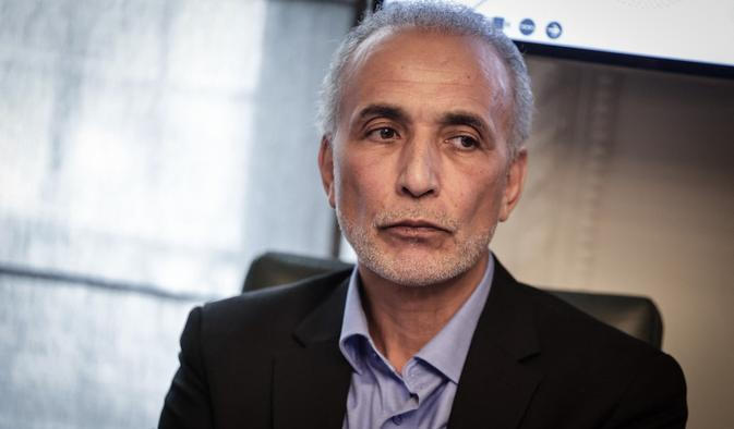 Tárik Ramadán byl zván na akademické i veřejné debaty a do médií. Proslul například ostrou debatou s francouzským prezidentem Nicolasem Sarkozym, kde navrhoval moratorium na kamenování nevěrných žen.