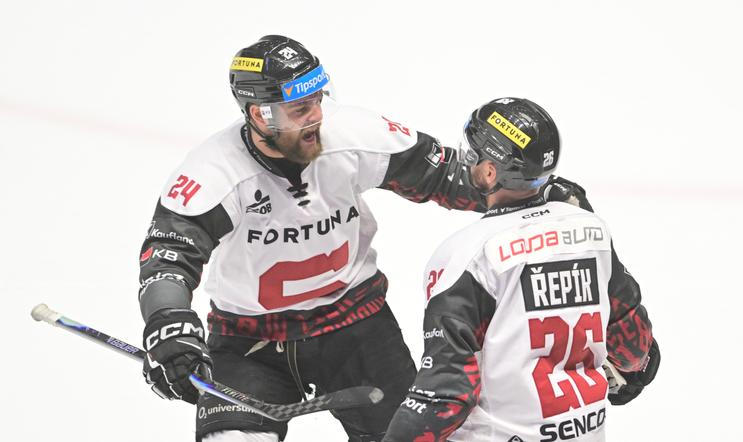 Aaron Irving, Michal Řepík