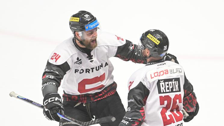 Aaron Irving, Michal Řepík