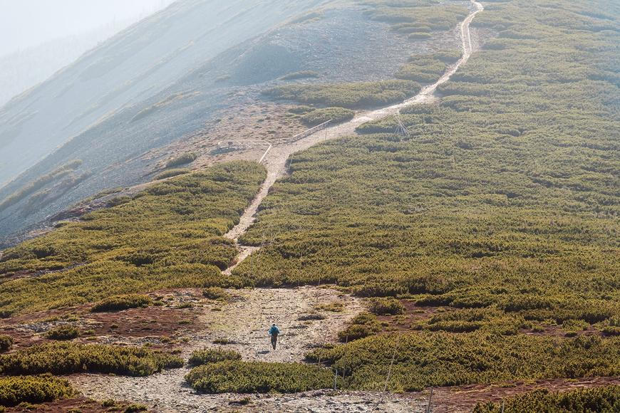 Padající kámen v Krkonoších zranil turistu, vrtulník ho přepravil do nemocnice
