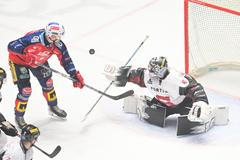 Miloš Kelemen, brankář Jakub Kovář