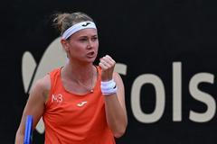 Marie Bouzková se raduje ve finále turnaje v Bogotě