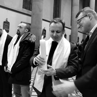 To je ta noc, o které bylo psáno: „Noc jako den se rozjasní“