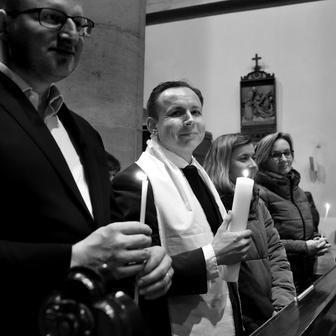 To je ta noc, o které bylo psáno: „Noc jako den se rozjasní“