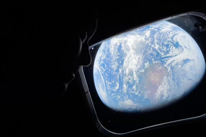 Dál než kdokoli před nimi. Mise Artemis II večer vymaže 56 let starý rekord