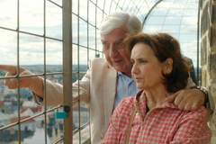 Miroslav Donutil a Veronika Freimanová v komedii Někdo to rád v Plzni.