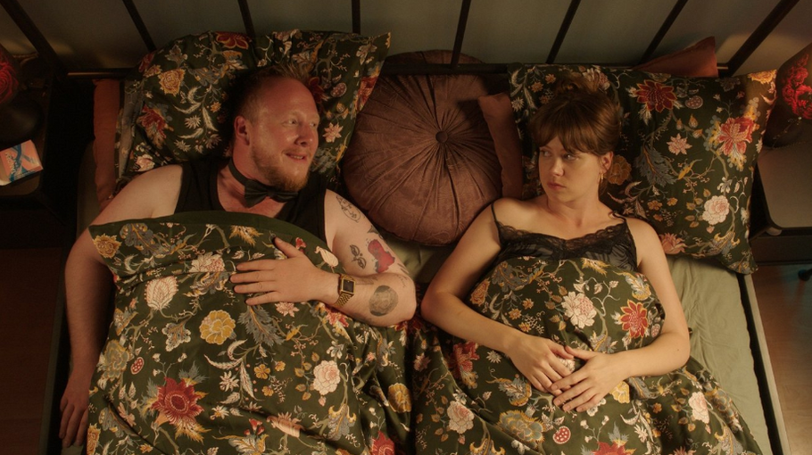 Štěpán Kozub a Jenovéfa Boková v komedii Někdo to rád v Plzni.