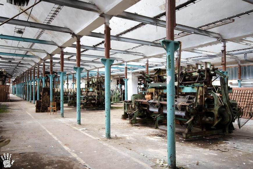 Stroje se zastavily, lidé odešli. Kdysi tu ale utkali největší koberec světa