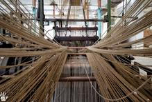 Stroje se zastavily, lidé odešli. Kdysi tu ale utkali největší koberec světa