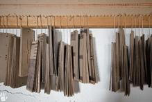 Stroje se zastavily, lidé odešli. Kdysi tu ale utkali největší koberec světa