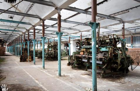 Stroje se zastavily, lidé odešli. Kdysi tu ale utkali největší koberec světa.